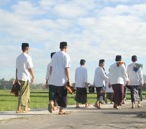 40 Pidato Lucu tentang Santri untuk Pembukaan & Penutupan Acara, Lengkap Beserta Adab Ceramah