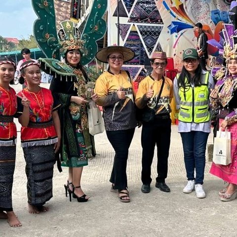 Mengenal Ulap Sarut, Tradisi Berpakaian Masyarakat Dayak Benuaq yang Kaya Nilai Filosofis