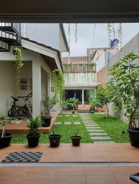 Bikin Rumah Lebih Adem, Ini 8 Desain Taman Tropis Minimalis yang Cocok untuk Pecinta Alam