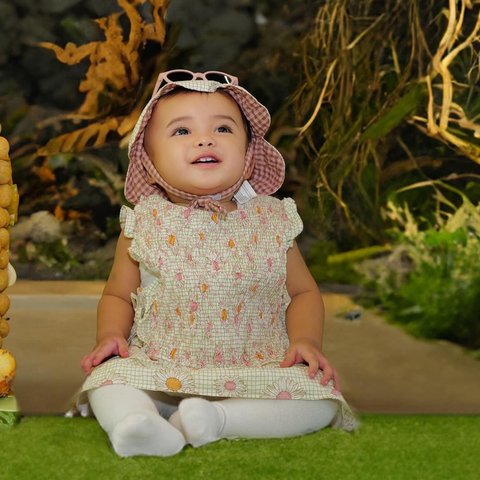 Potret Terbaru Azura Anak Kedua Atta & Aurel di Usia 10 Bulan, Sudah Kelihatan Giginya Lucu Banget saat Tersenyum