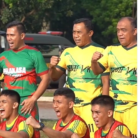 Gaya Lincah Jenderal Bintang 3 TNI Gocek Bola di Lapangan, Bikin Lawan Kewalahan