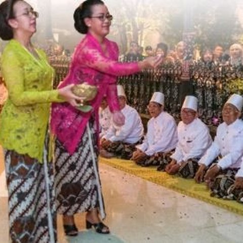 Melihat Prosesi Udhik-Udhik, Jadi Pembuka Rangkaian Peringatan Maulid Nabi di Keraton Yogyakarta