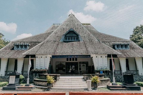 Mengunjungi Perpustakaan Bank Indonesia di Surabaya, Bangunan Berusia 103 Tahun yang Dulunya Rumah Pejabat