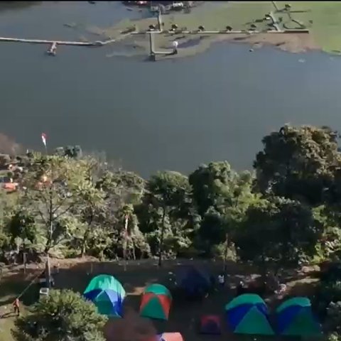 Rekomendasi Spot Libur Tanggal Merah: Berenang di Curug Cidulang yang Jernih, Bisa Sekaligus Camping di Kebun Kopi Hijau