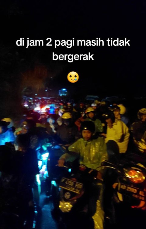 Wanita Ini Terjebak Macet selama 16 Jam di Jalur Puncak Bogor, Curhatannya Viral