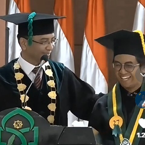 Mahasiswa Berani-Beraninya WA Rektor Punya Putri Cantik, Tanya Syarat Jadi Mantu saat Wisuda Langsung Dipanggil ke Depan