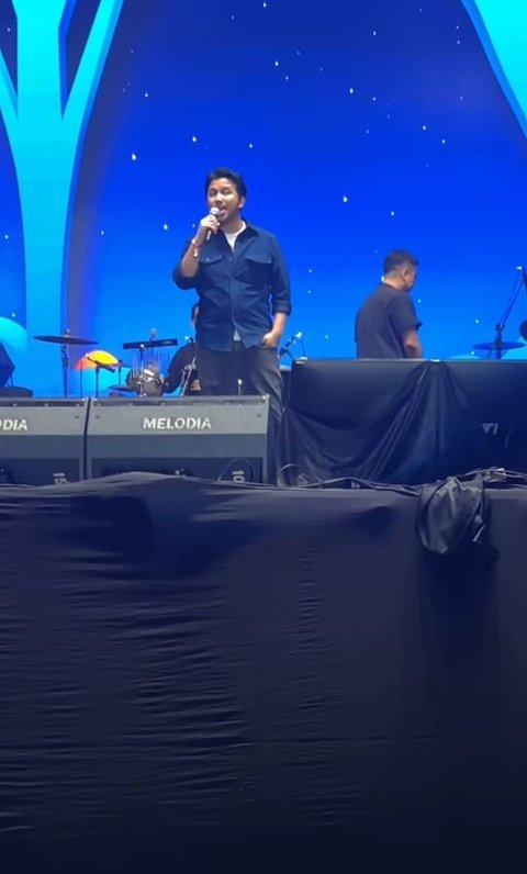 So Sweet! 5 Momen Arumi Bachsin Nonton Jazz Traffic Festival, Sang Suami Tampil Bawakan Lagu Kahitna di Atas Panggung Bikin Klepek-klepek