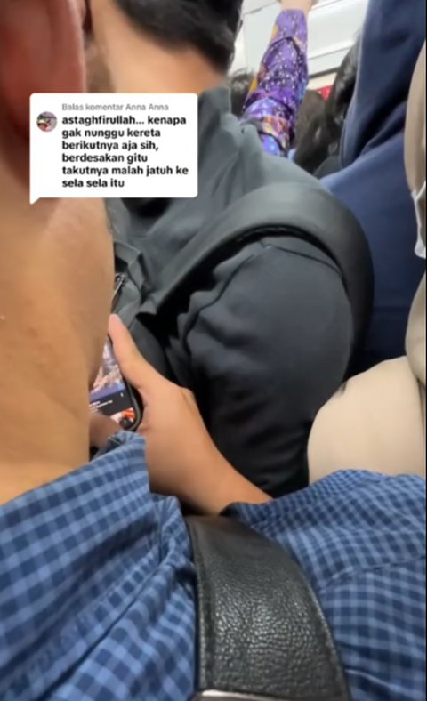 Viral Momen Wanita Tetap Paksa Masuk KRL Meski Sudah Penuh, Aksinya Bikin Ngeri