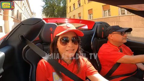 10 Momen Maia Estianty dan Irwan Mussry Touring di Italia Naik Ferrari, Dibuat Kagum dengan Pesona Pedesaan yang Tertata Rapi