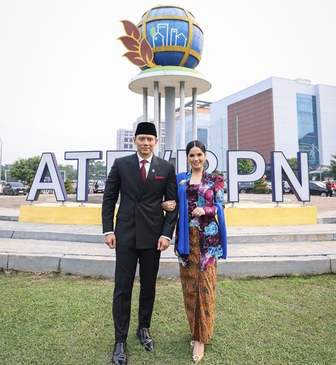 Kini jadi Istri Menteri, ini Potret Cantik Annisa Pohan Kenakan Kebaya Tampil Serasi dengan Sang Suami