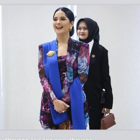 Kini jadi Istri Menteri, ini Potret Cantik Annisa Pohan Kenakan Kebaya Tampil Serasi dengan Sang Suami