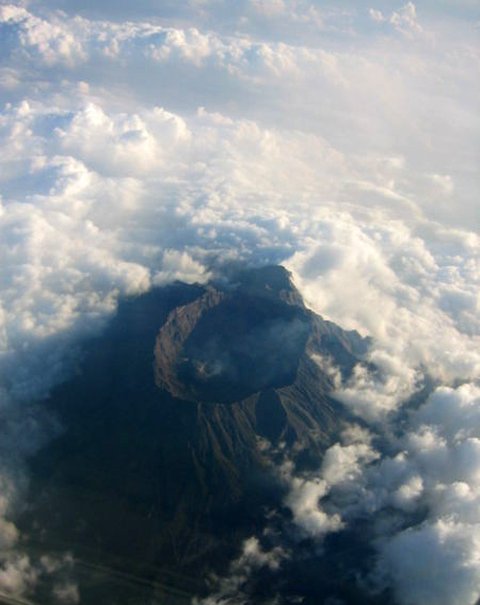 3 Fakta Gunung Raung yang Jarang Diketahui, Salah Satu Gunung Api Paling Aktif di Indonesia Punya Jejak Erupsi Besar