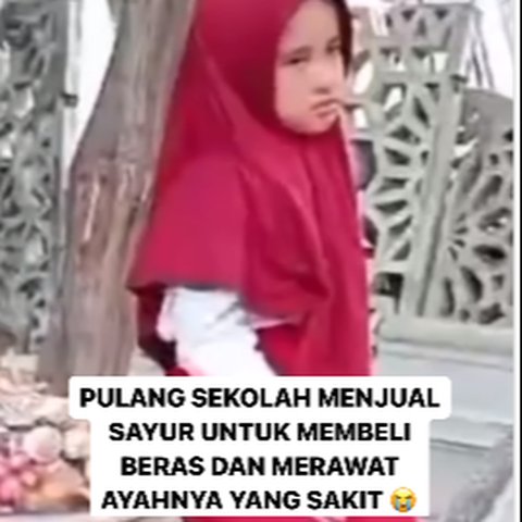 Tangis Pilu Alika Ibunya Meninggal Kini Rawat Ayahnya Sakit Kanker, Pulang Sekolah Jualan Sayur buat Beli Beras