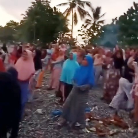 Disambut Heboh Sekampung, Pria Turki Rela Naik Perahu Datang ke Maluku Utara Demi Temui Kekasih