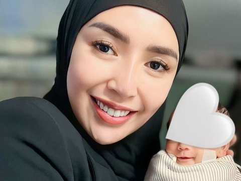 Potret Baby Safiyya Anya Anak Angga Wijaya, Punya Paras Cantik dan Gemesin Banget!