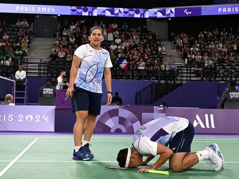 FOTO: Ganda Campuran Hikmat Ramdani dan Leani Ratri Oktila Raih Emas Pertama untuk Indonesia di Paralimpiade Paris 2024