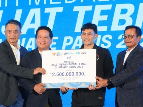 FOTO: Apresiasi Atlet Peraih Medali Olimpiade Paris 2024: Veddriq, Rizki, dan Gregoria Diguyur Bonus Miliaran Rupiah