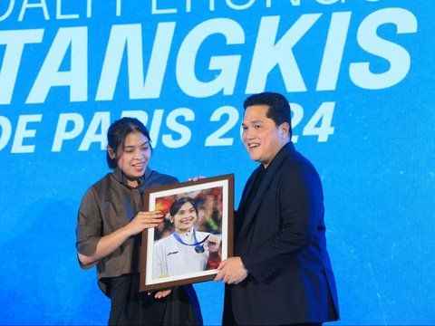 FOTO: Apresiasi Atlet Peraih Medali Olimpiade Paris 2024: Veddriq, Rizki, dan Gregoria Diguyur Bonus Miliaran Rupiah