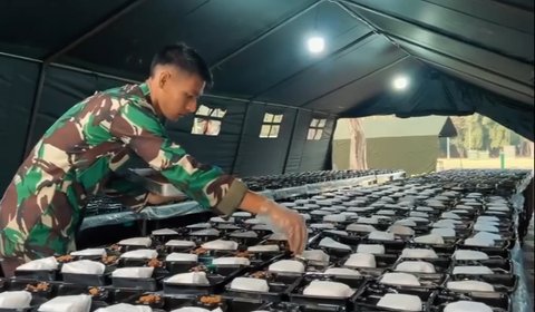 Momen Prajurit TNI Berseragam Lengkap Tiba-Tiba Belanja Sayuran ke Pasar, Ada Apa?