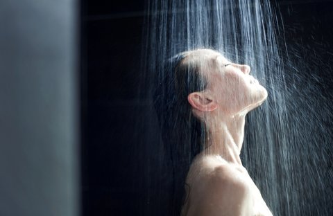 Cara Rambut Mengembang Jadi Lurus dan Mudah Diatur, Bye Rambut Megar Seperti Singa!