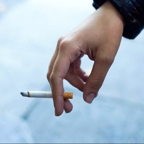 Bahaya Asap Rokok yang Menempel pada Pakaian, Begini Cara Menghilangkannya