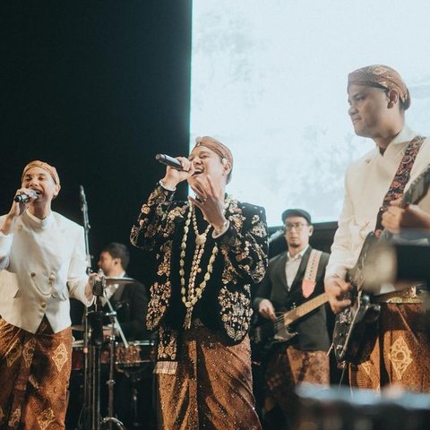 Deretan Bridesmaid dan Groomsmen di Resepsi Pernikahan Nino Kayam, Tampil Nyanyi Bak Konser