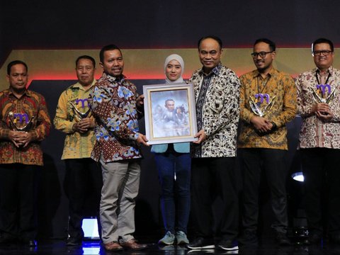 FOTO: Inilah Peraih Penghargaan Merdeka Awards 2024 Kategori Program Kolaborasi Berbasis Teknologi