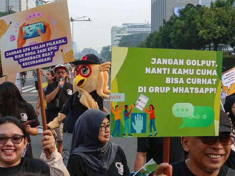 FOTO: Aksi Long March Sosialisasi Pengawasan Pilkada Serentak 2024 dari Kantor Bawaslu ke Bundaran HI