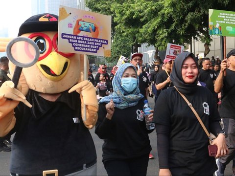 FOTO: Aksi Long March Sosialisasi Pengawasan Pilkada Serentak 2024 dari Kantor Bawaslu ke Bundaran HI