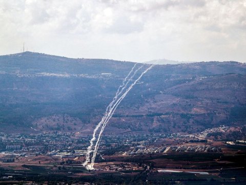 FOTO: Sengit, Perang Israel Vs Hizbullah Lebanon Saling Gempur hingga Hancurkan Salah Satu Pusat Permukiman Kedua Negara