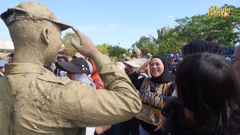 Shanty Menangis Sesenggukan saat Membaca Surat dari Sang Anak yang Bersekolah Semi Militer