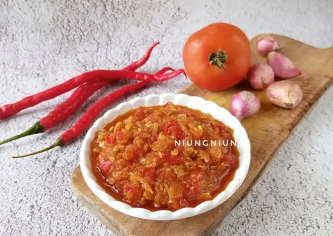 Teman Pendamping Nasi, Ini 7 Resep Sambal Tomat Sederhana, Lezat dan Bikin Ketagihan