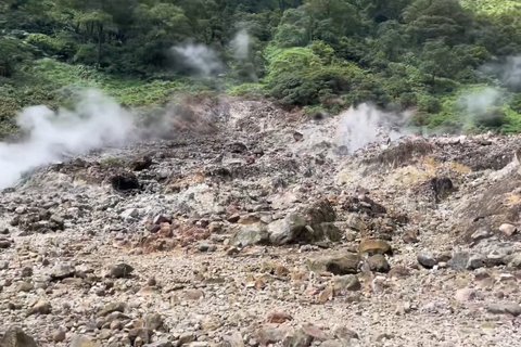 Dijuluki 'Ciwideynya Pandeglang', Intip Daya Tarik Kawah Putih Gunung Pulosari yang Lagi Hits