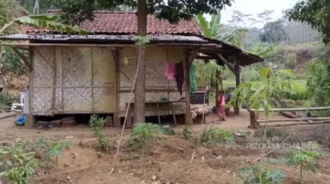 Hidup Bareng Suami dan Anak-anak, Wanita Cantik Mantan Sutradara Film Tinggal di Gubuk Tengah Hutan