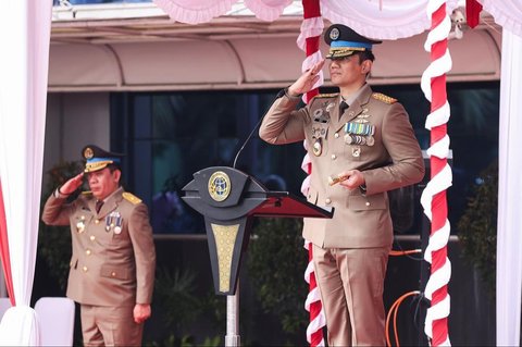 Pensiun Mayor di TNI, ini Potret AHY Pakai Seragam Bintang 4 dengan Tongkat Komando Pimpin Apel Kementerian ATR/BPN