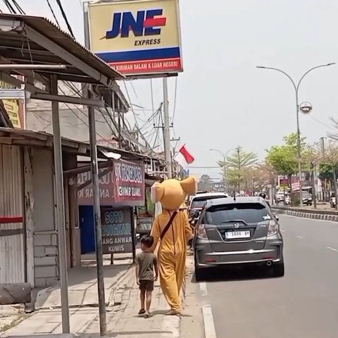 Cerita Badut Jalanan Bertahan Hidup di Jalanan Kota Serang, Jatuh Bangun Cari Nafkah di Tengah Larangan Pemerintah