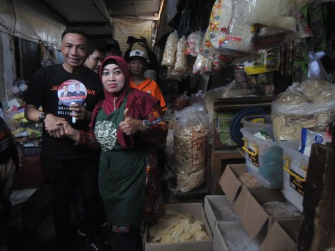 FOTO: Gaya Blusukan Cagub dan Cawagub DKI Jakarta No Urut 2, Dharma - Kun di Pasar Serdang