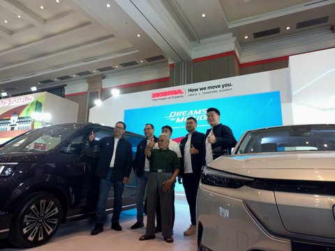 Honda Stepwgn e:HEV dan e:N1 Memperkenalkan Diri untuk Pertama Kalinya di GIIAS Bandung 2024.