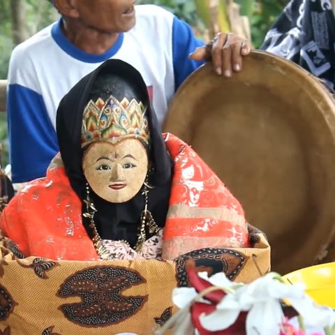 Uniknya Seni Bangpret yang Menolak Punah, Dipakai untuk Sucikan Anak dan Rumah di Rancakalong Sumedang