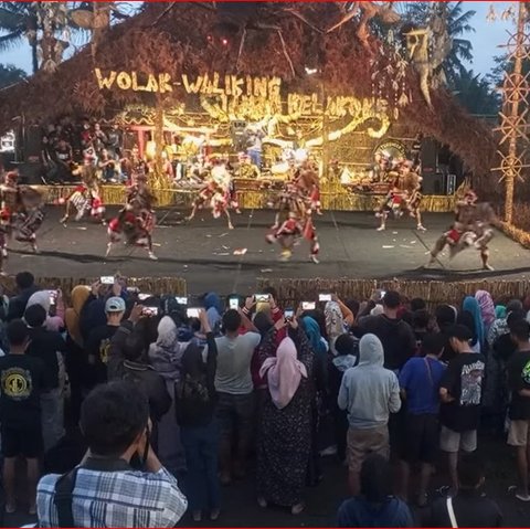 Usung Tema Unik hingga dimeriahkan Ratusan Kelompok Seni, Begini Kemeriahan Festival Lima Gunung 2024