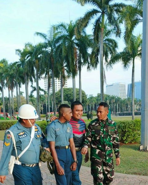 Detik-detik Video Perwira TNI AL Gadungan Memperkenalkan diri di Monas Pakai Bahasa Inggris Bikin Geleng-geleng Kepala