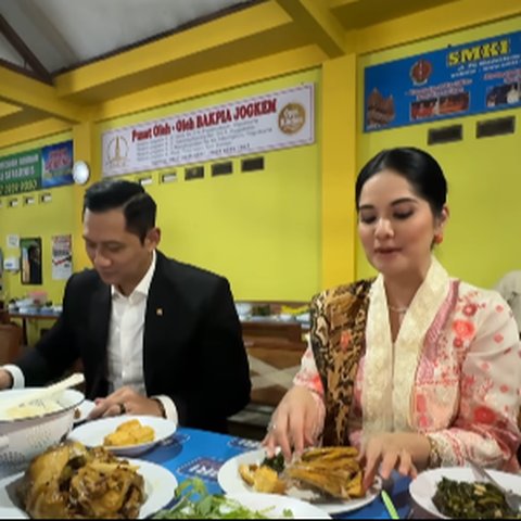 Serasi Ganteng dan Cantik, Momen AHY dan Annisa Makan Malam di 'Mbah Cemplung' Penampilannya Bikin Salfok