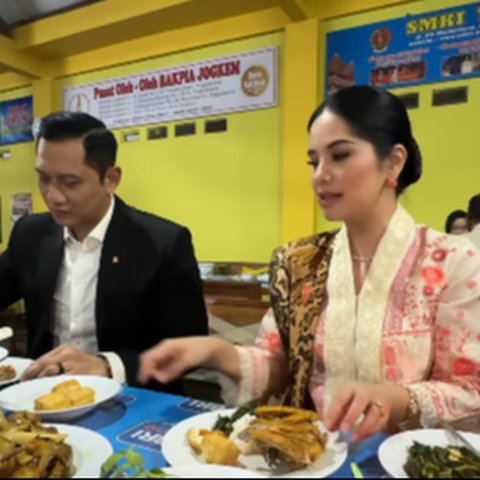 Serasi Ganteng dan Cantik, Momen AHY dan Annisa Makan Malam di 'Mbah Cemplung' Penampilannya Bikin Salfok