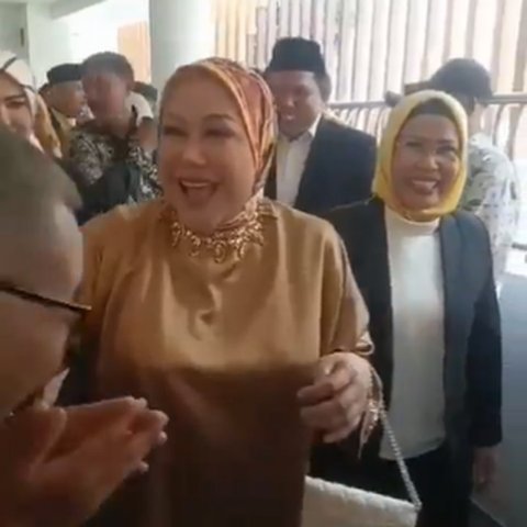 Ingat Eks Gubernur Banten Ratu Atut Chosiyah? Ini Potret Terbarunya Tetap Kece & Glowing Hadiri Pelantikan DPRD