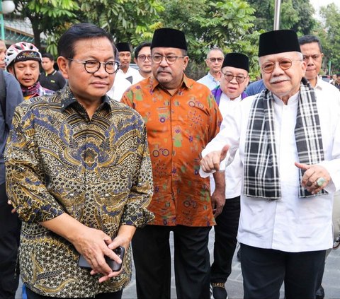 FOTO: Momen Pramono - Rano Disambut dengan Pelukan Fauzi Bowo Saat Kunjungi Museum MH Thamrin