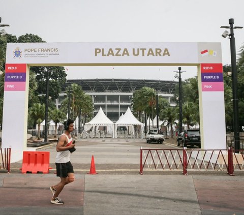 FOTO: Penampakan Panggung Megah di SUGBK Siap Sambut Misa Akbar yang Dipimpin Paus Fransiskus