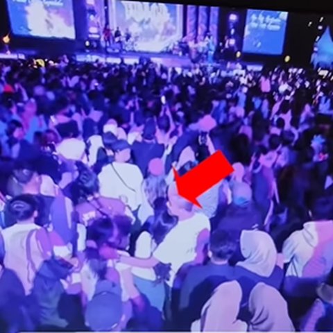 Tersorot Kamera, Cowok Nonton Konser Bareng Pacar Malah Elus-Elus Cewek Lain yang di Samping jadi Omongan