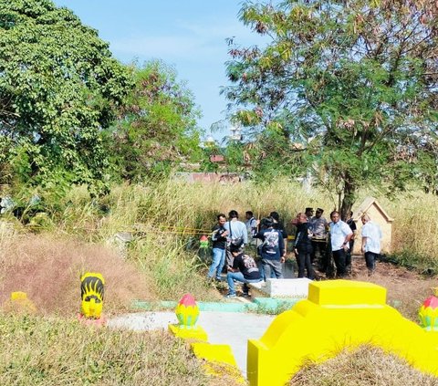 Polisi meringkus empat pelaku pembunuhan dan pemerkosaan terhadap siswi SMP berinisial AA (13). Jasad korban sebelumnya ditemukan di kuburan China atau TPU Talang Krikil, Palembang.