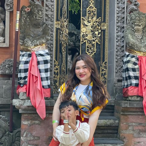 6 Momen Keseruan Vicky Shu dan Keluarga saat Liburan di Bali, Paras Ganteng Anak-anaknya Bikin Salfok