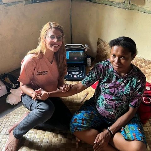 Nyetir Mobil Sendiri untuk Jemput Pasien, Aksi Dokter di Pedalaman Papua Ini Viral Banjir Pujian